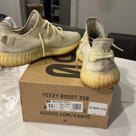 Yeezy 350 V2 Butter Size 11.5 - Picture 3 of 3